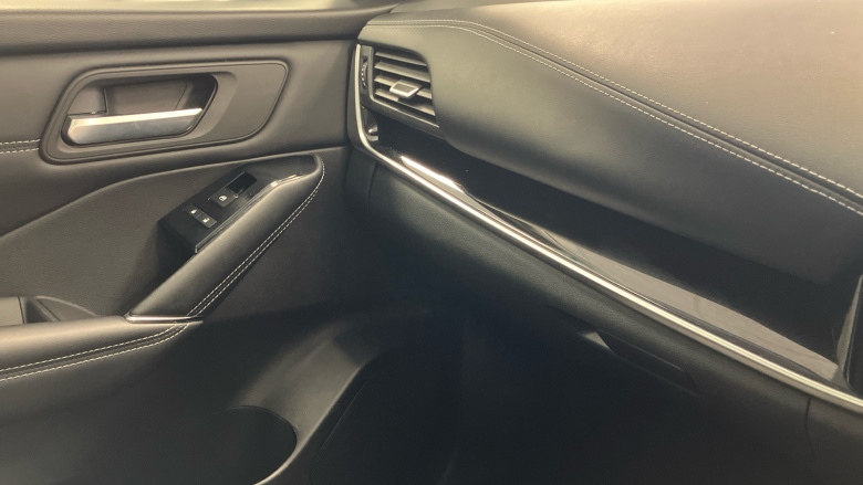 Nissan Qashqai 1.3 DiG-T MH N-Connecta 5dr Petrol Hatchback